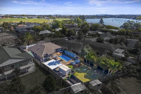 Photo of property in 9 The Anchorage, Sunnyhills, Auckland, 2010