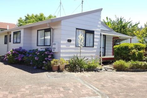 Photo of property in 2/20 Ocean View Road, Northcote, Auckland, 0627