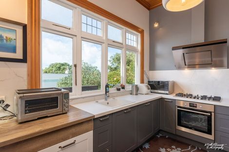 Photo of property in 37 Grant Road, Thorndon, Wellington, 6011