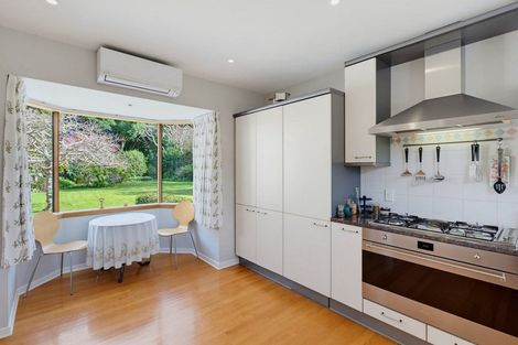 Photo of property in 10 Karaka Grove, Waikanae, 5036