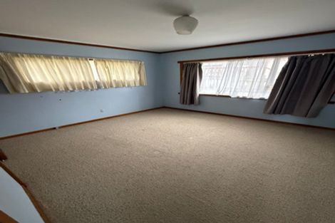 Photo of property in 2/521 Glenfield Road, Glenfield, Auckland, 0629
