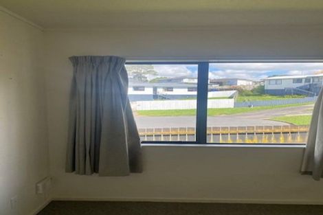 Photo of property in 3a Louise Place, West Harbour, Auckland, 0618