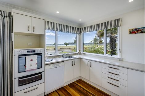 Photo of property in 18 The Esplanade, Westshore, Napier, 4110