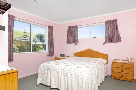 Photo of property in 16 Tamarisk Drive, Riversdale Beach, Masterton, 5872