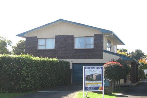 Photo of property in 2/17 Cambourne Road, Papatoetoe, Auckland, 2025