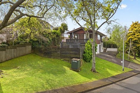 Photo of property in 2 Hartles Place, Mellons Bay, Auckland, 2014