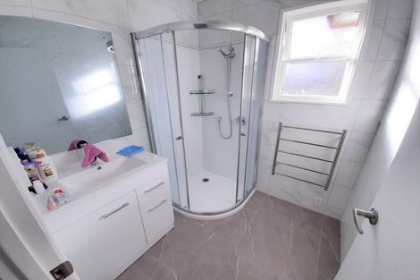 Photo of property in 2/35 Neal Avenue, Glenfield, Auckland, 0629