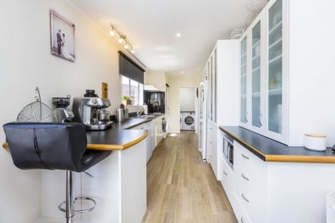 Photo of property in 16 Omaha Grove, Totara Park, Upper Hutt, 5018