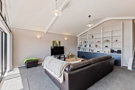 Photo of property in 12 Beaumont Crescent, Frankleigh Park, New Plymouth, 4310