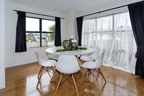 Photo of property in 72d Seabrook Avenue, New Lynn, Auckland, 0600