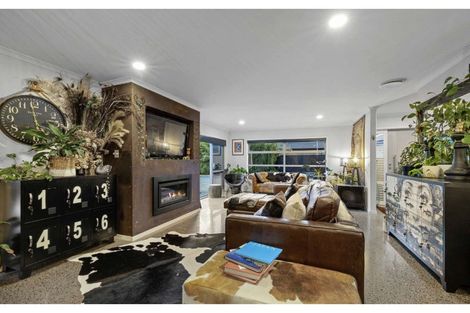 Photo of property in 10 Cooke Farm Grove, Waiwhakaiho, New Plymouth, 4312