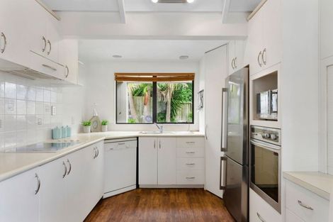 Photo of property in 1/131 Carlisle Road, Northcross, Auckland, 0632