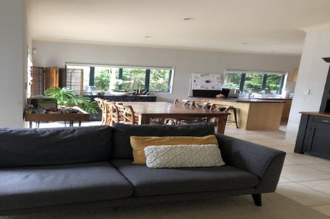 Photo of property in 1/5 Carole Crescent, Pakuranga, Auckland, 2010