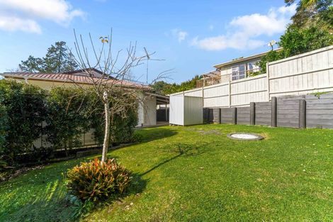 Photo of property in 2/95 Fairclough Road, Beach Haven, Auckland, 0626