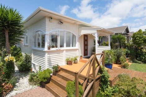 Photo of property in 12 Admiral Beatty Avenue, Mount Roskill, Auckland, 1041