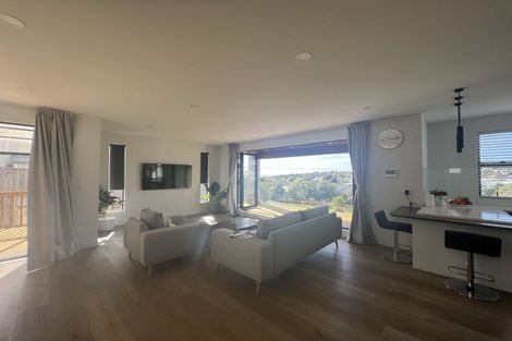 Photo of property in 25 Kiteroa Terrace, Rothesay Bay, Auckland, 0630