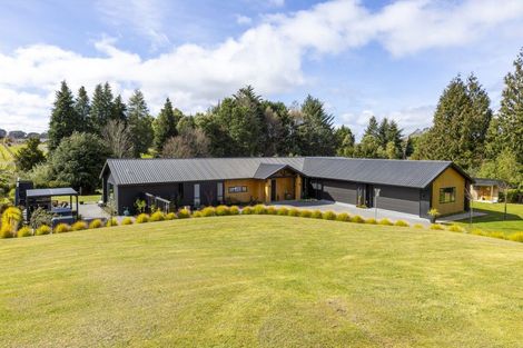 Photo of property in 2 Nga Tui Lane, Acacia Bay, Taupo, 3385