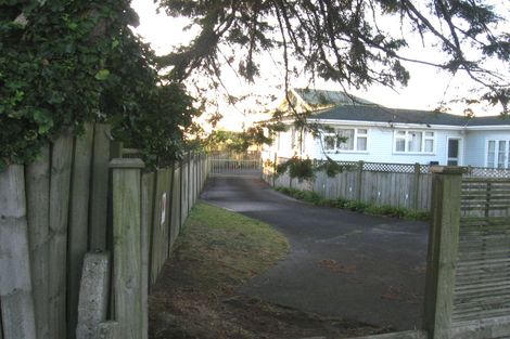 Photo of property in 1/267 Glenfield Road, Hillcrest, Auckland, 0627