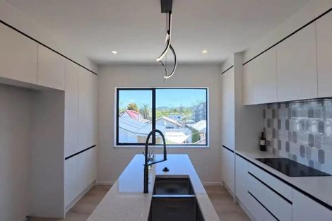 Photo of property in 7c Titirangi Road, New Lynn, Auckland, 0600