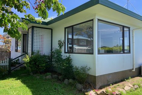 Photo of property in 6 Ashton Fitchett Drive, Brooklyn, Wellington, 6021