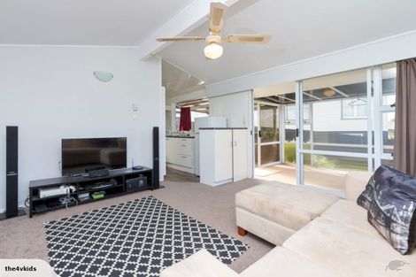Photo of property in 76a Bradbury Road, Botany Downs, Auckland, 2010