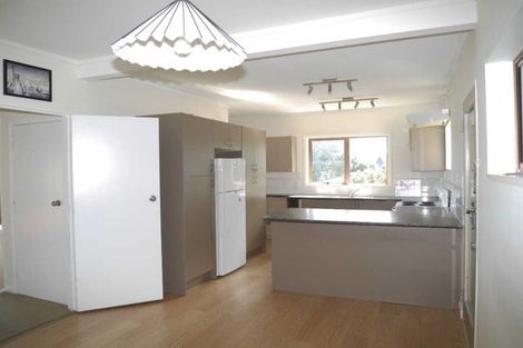 Photo of property in 16 Island View Terrace, Waikanae Beach, Waikanae, 5036