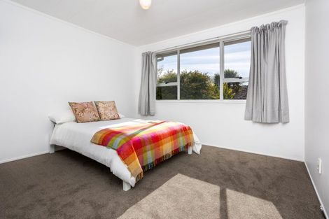 Photo of property in 2/811a Te Atatu Road, Te Atatu Peninsula, Auckland, 0610
