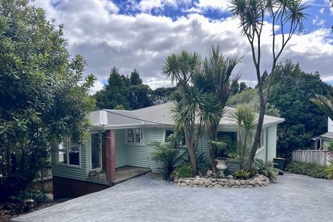 Photo of property in 9 Raroa Terrace, Waiatarua, Auckland, 0604
