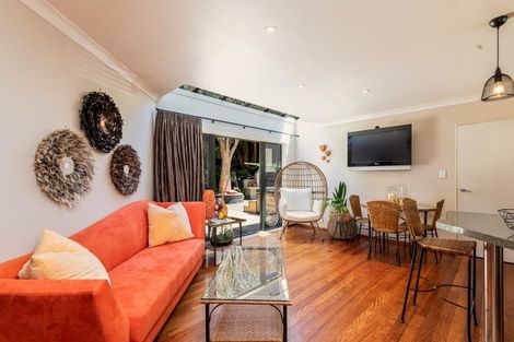 Photo of property in 25 Moore Street, Hillcrest, Auckland, 0627