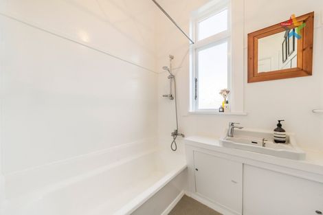 Photo of property in 35 Cuba Street, Petone, Lower Hutt, 5012