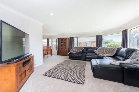 Photo of property in 3 Crannog Fen, Wattle Downs, Auckland, 2103