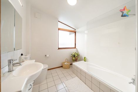 Photo of property in 117 Dowse Drive, Maungaraki, Lower Hutt, 5010