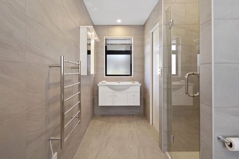 Photo of property in 11 Hilltop Lane, Mount Pleasant, Christchurch, 8081