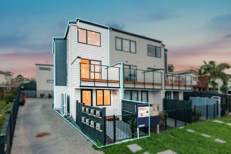 Photo of property in 3/82 Rosewarne Crescent, Glendene, Auckland, 0602