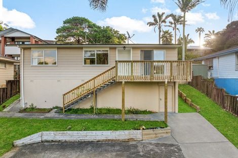 Photo of property in 24 Normanton Street, Glenfield, Auckland, 0629