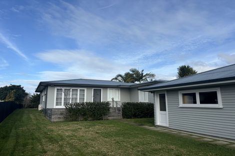 Photo of property in 118 Matipo Road, Te Atatu Peninsula, Auckland, 0610