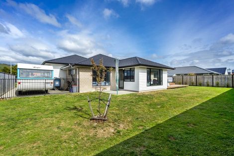 Photo of property in 79 Mawai Hakona Drive, Wallaceville, Upper Hutt, 5018