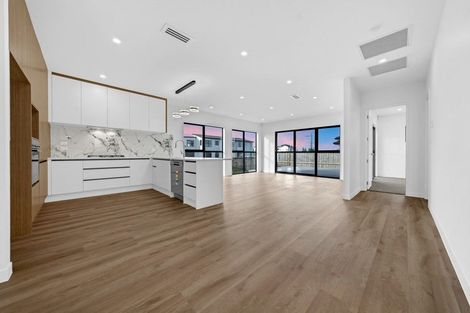 Photo of property in 28 Korowhiti Road, Clarks Beach, 2122