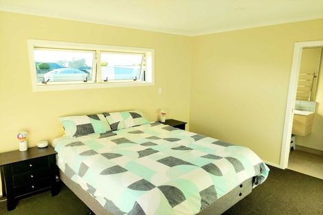 Photo of property in 17 Bell Street, Otane, 4202