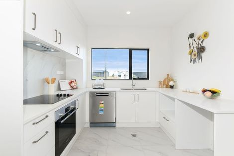 Photo of property in 51b Crestview Rise, Papakura, 2110