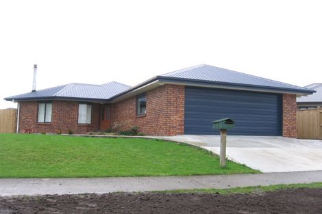 Photo of property in 5 Meridian Grove, Kelvin Grove, Palmerston North, 4414