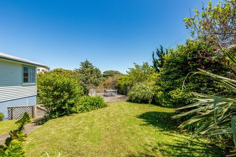 Photo of property in 15 Mana View Road, Paremata, Porirua, 5026