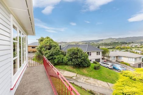 Photo of property in 13 Magdalen Street, Tawa, Wellington, 5028