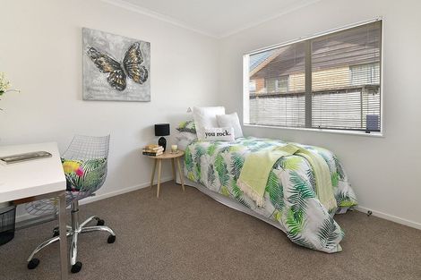 Photo of property in 106 Lakeside Drive, Orewa, 0931
