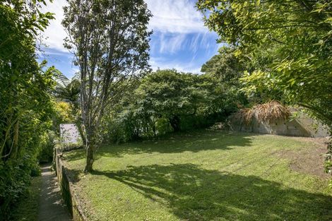 Photo of property in 138 Miromiro Road, Normandale, Lower Hutt, 5010