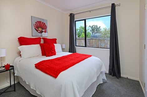 Photo of property in 23 Greenberry Drive, Ranui, Auckland, 0612