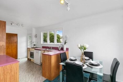 Photo of property in 25 Brooker Grove, Newlands, Wellington, 6037