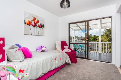 Photo of property in 22 Sylvan Crescent, Te Atatu South, Auckland, 0610