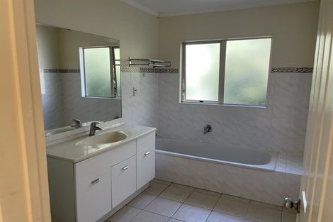 Photo of property in 22 Ponderosa Drive, Oteha, Auckland, 0632