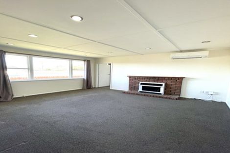 Photo of property in 4 Balmain Street, Newlands, Wellington, 6037